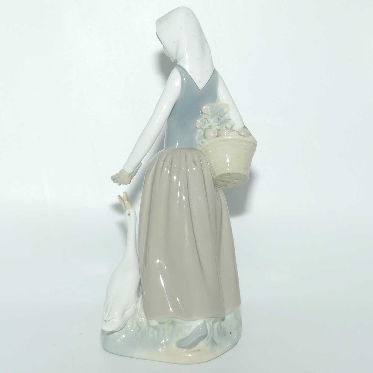 Nao by Lladro figure Girl with Ducks #0026