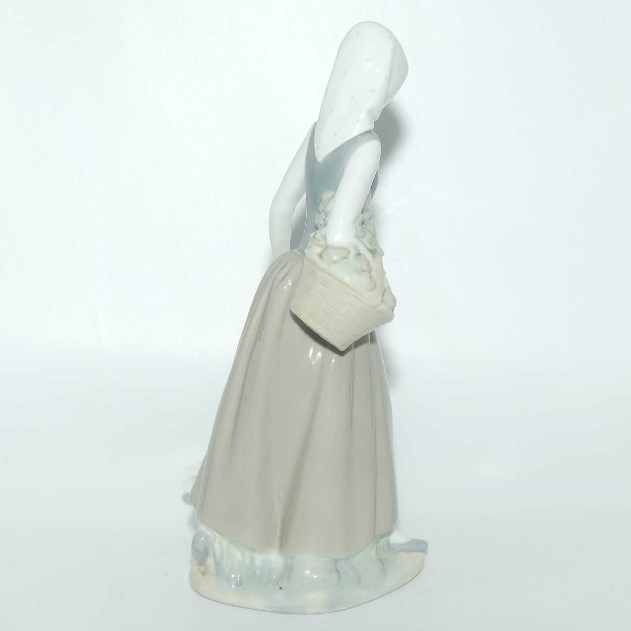 Nao by Lladro figure Girl with Ducks #0026