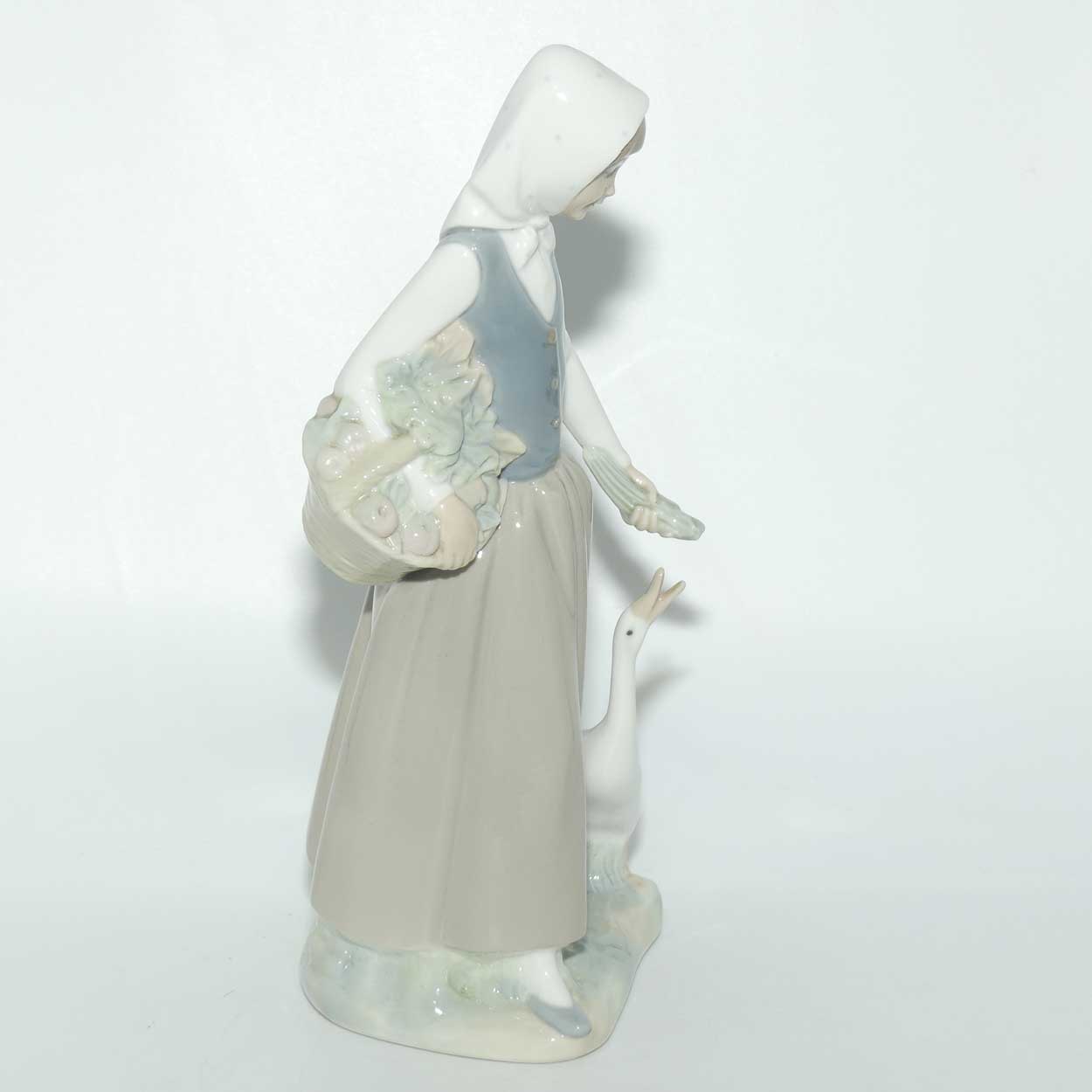 Nao by Lladro figure Girl with Ducks #0026