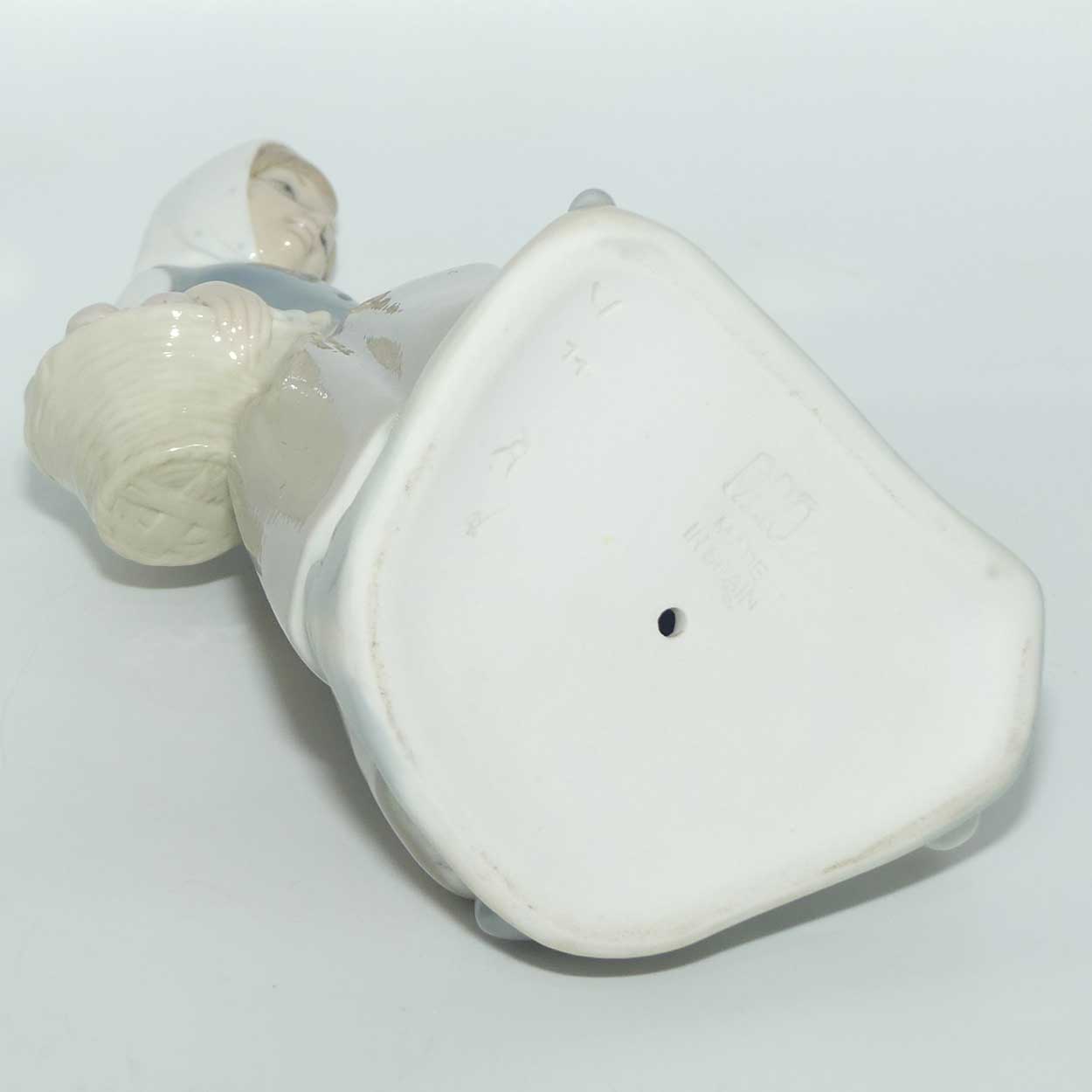 Nao by Lladro figure Girl with Ducks #0026