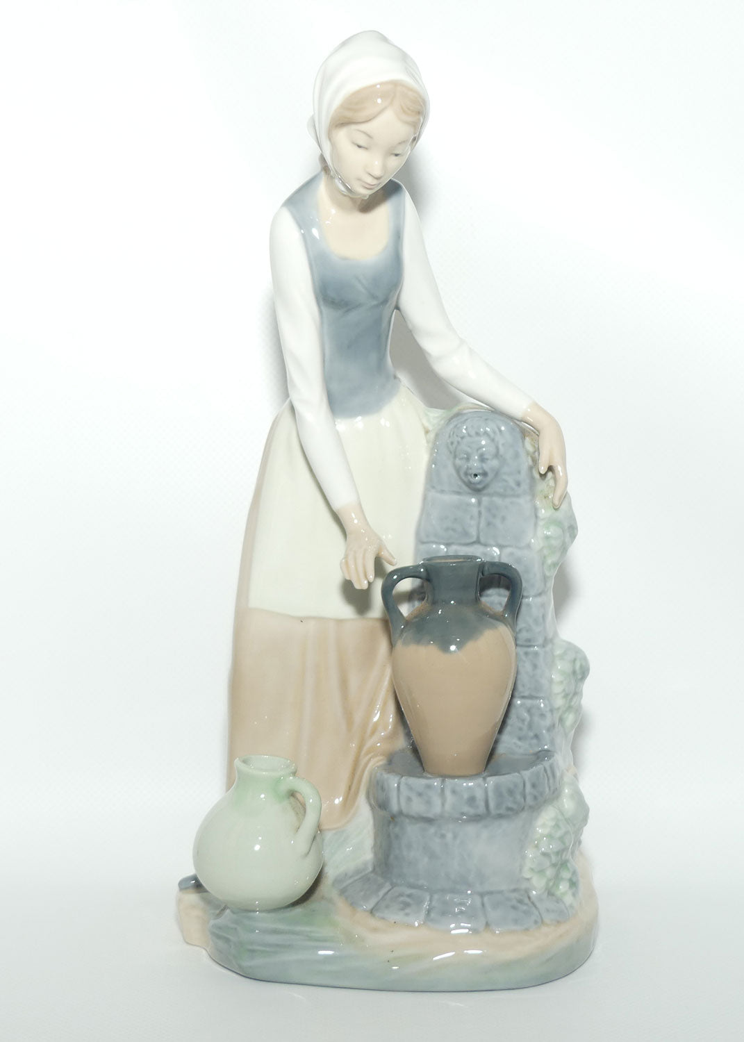 Nao by Lladro figure Girl at Fountain | #0136