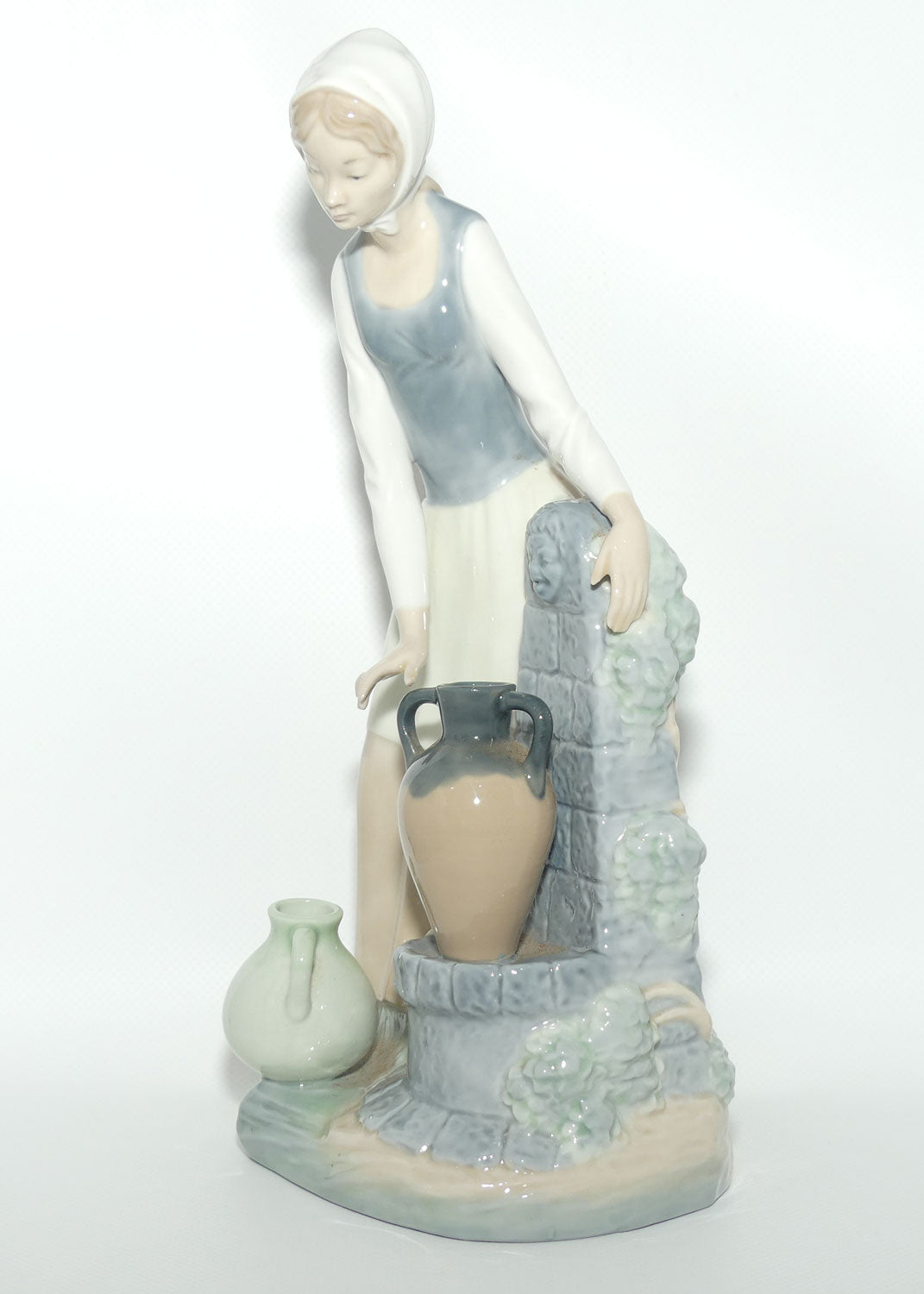 Nao by Lladro figure Girl at Fountain | #0136