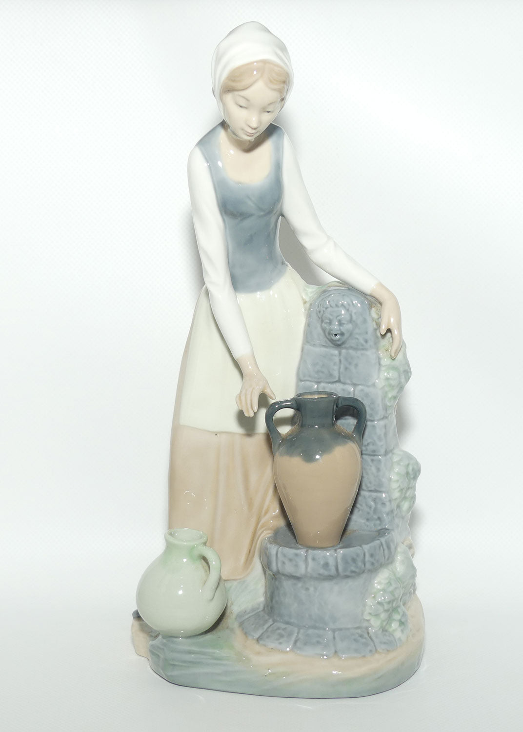 Nao by Lladro figure Girl at Fountain | #0136