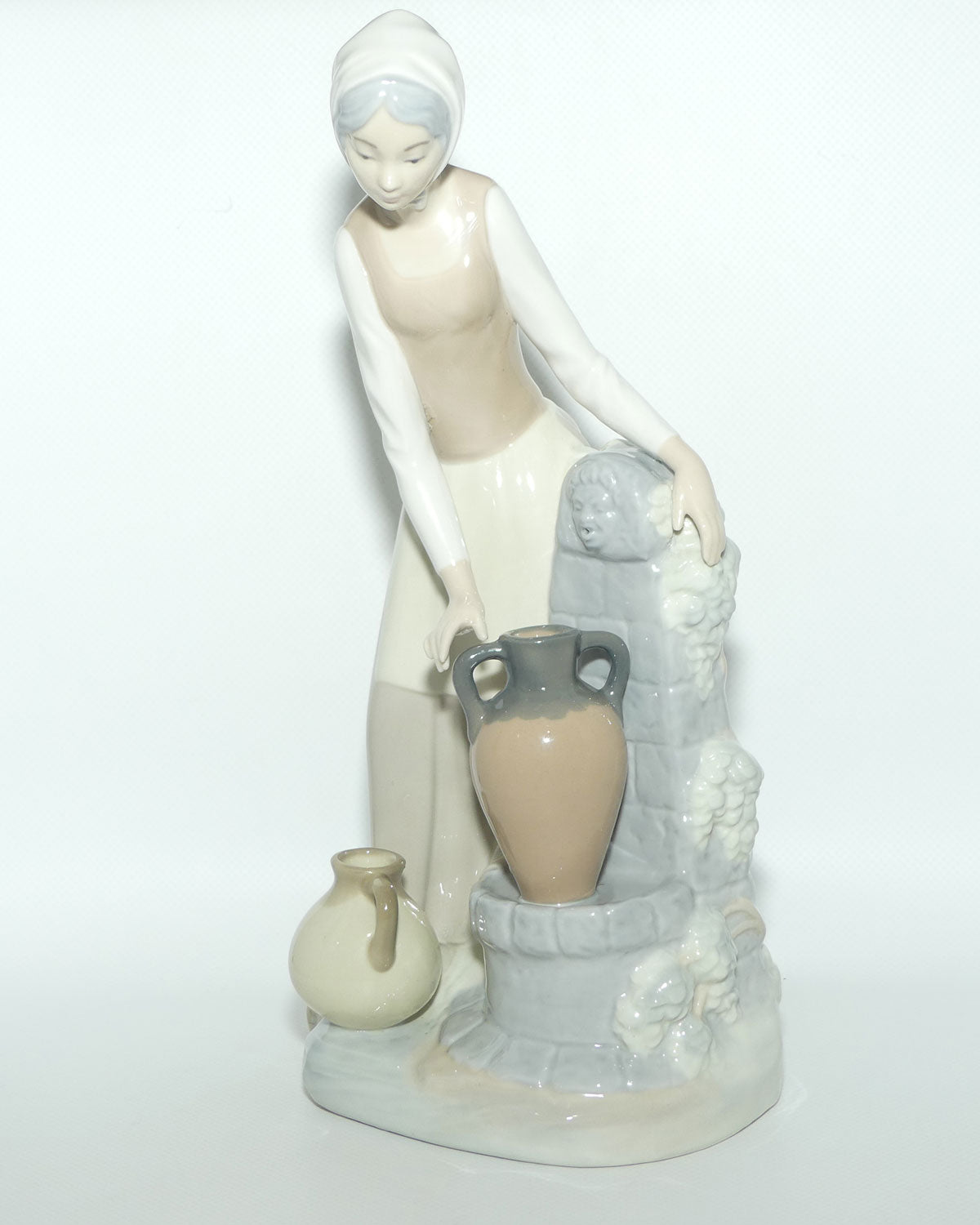 Nao by Lladro figure Girl at Fountain | #0136