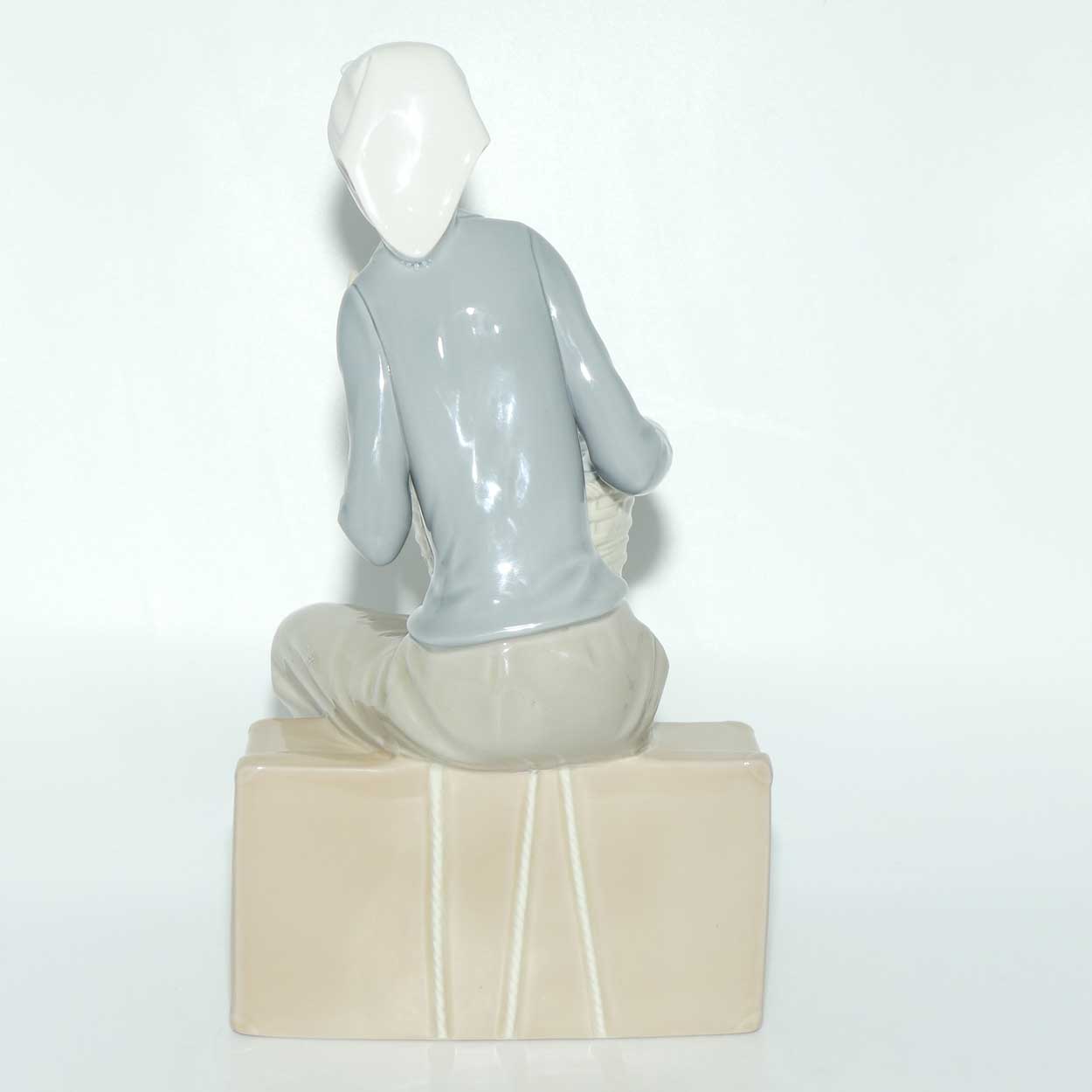 Nao by LLadro figure To the City #0141