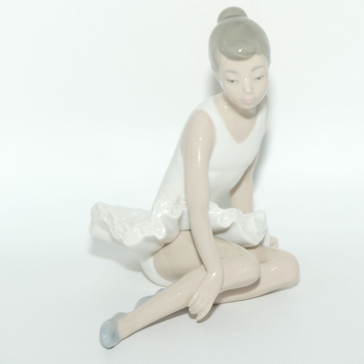 Nao by Lladro figure Seated Ballet | #0147