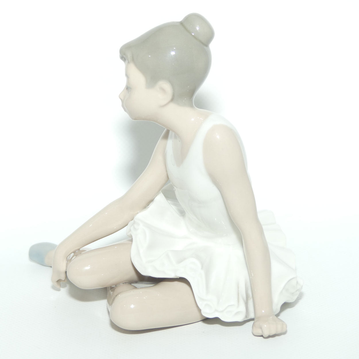 Nao by Lladro figure Seated Ballet | #0147