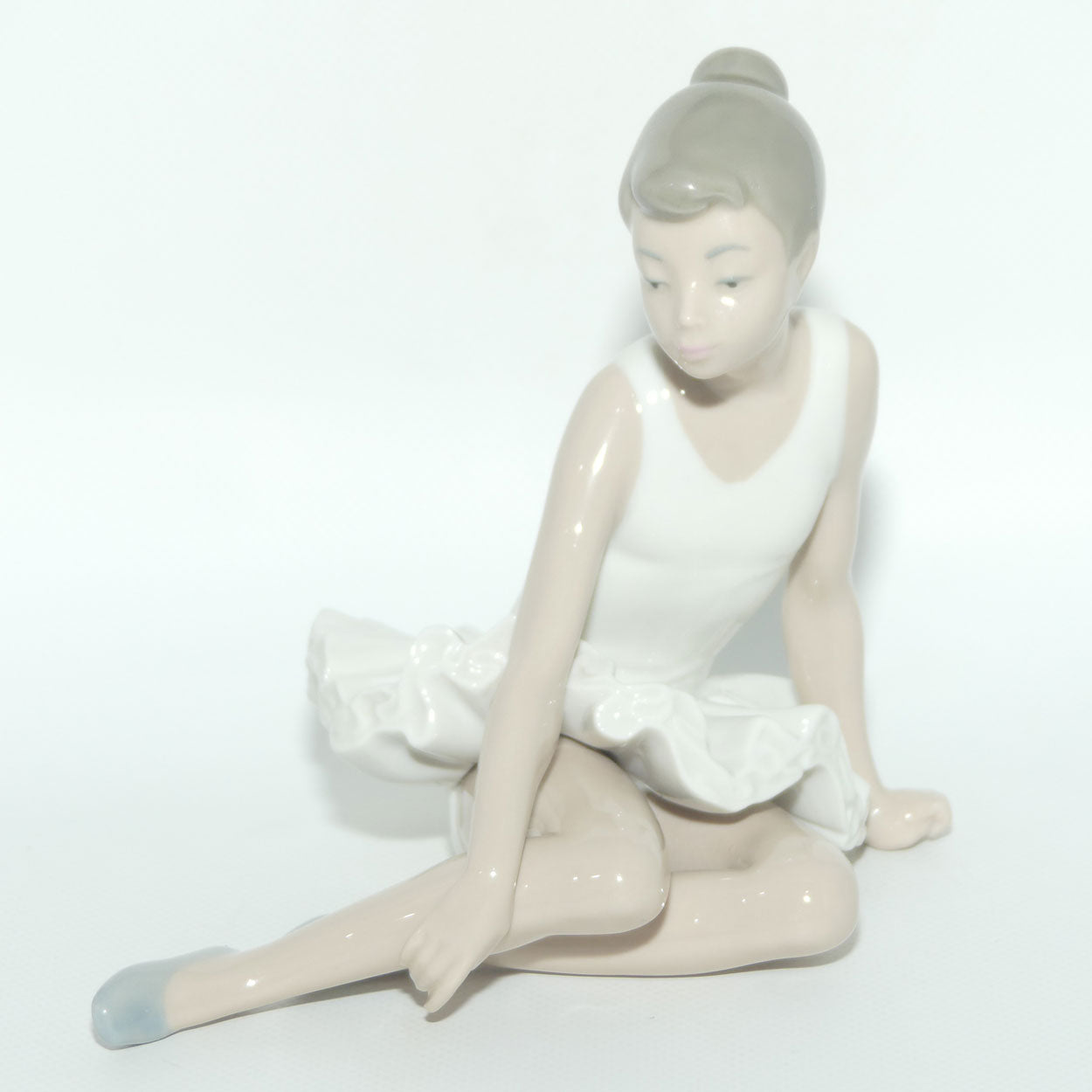 Nao by Lladro figure Seated Ballet | #0147