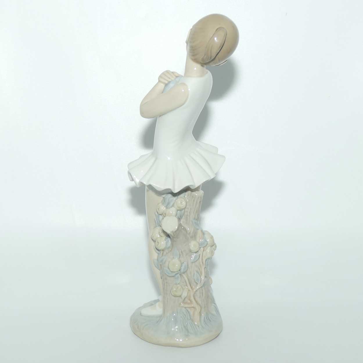 Nao by Lladro figure Ballet Girl #0196