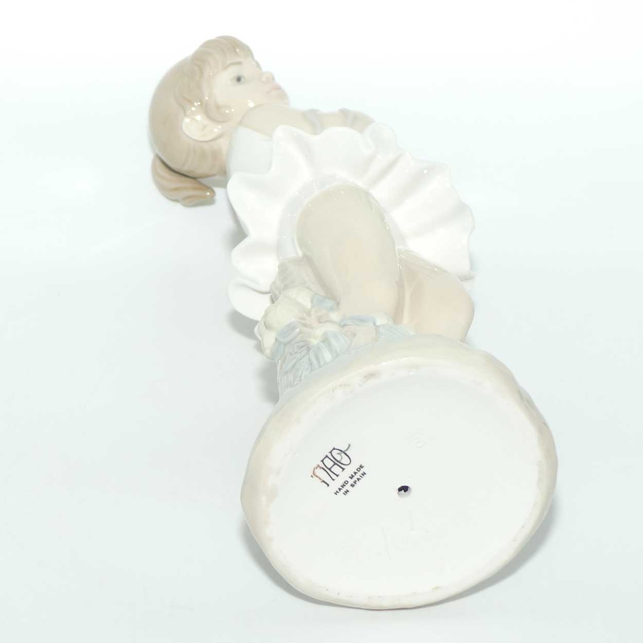 Nao by Lladro figure Ballet Girl #0196