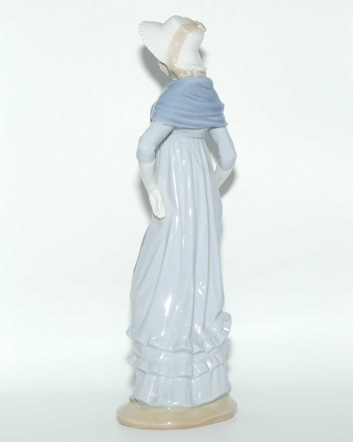 Nao by Lladro figure Lady with Shawl | #0290 | Gloss