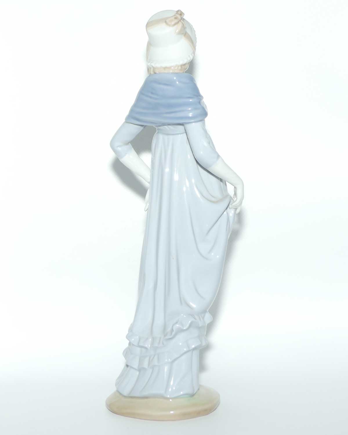 Nao by Lladro figure Lady with Shawl | #0290 | Gloss
