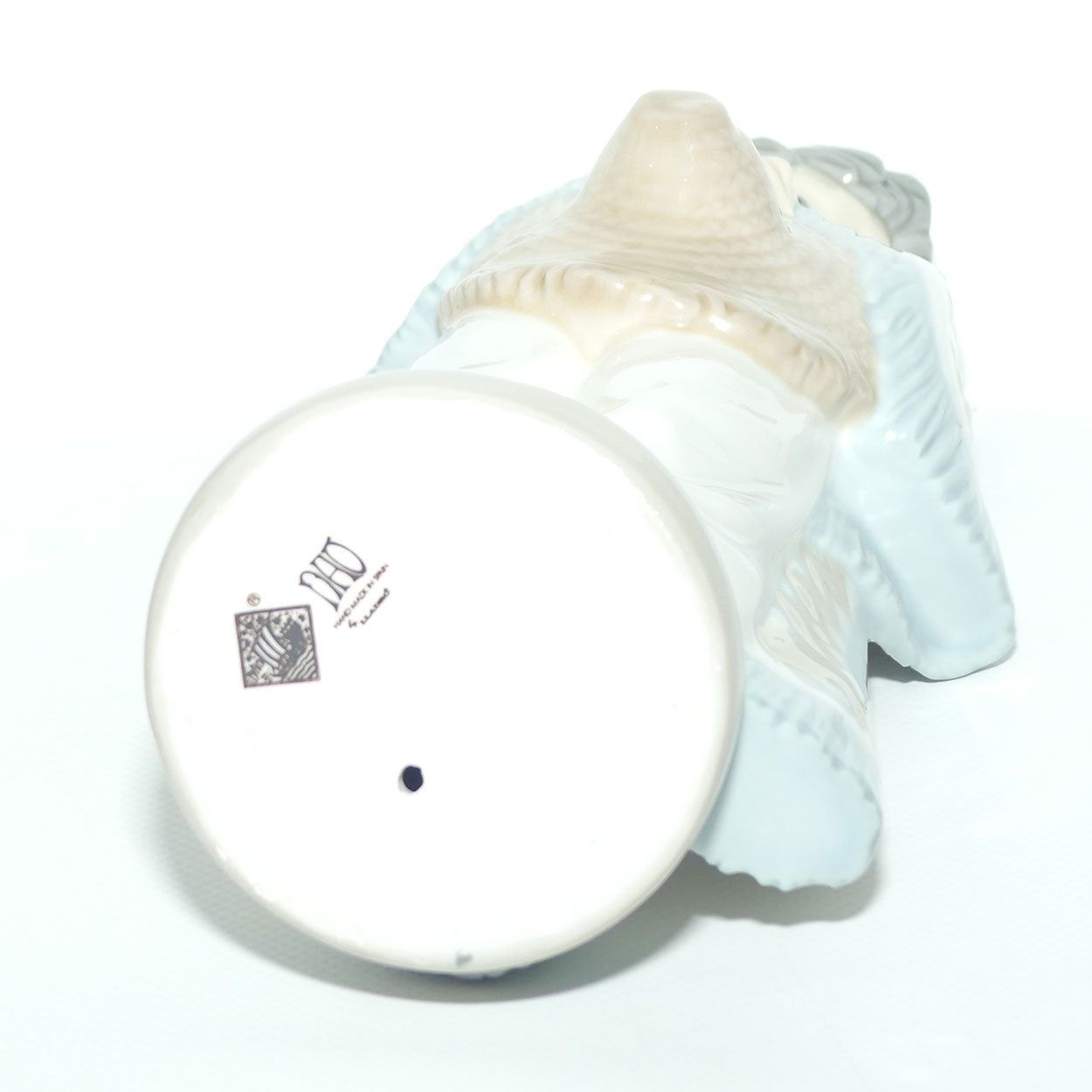 Nao by Lladro figure Mexican Boy holding Sombrero | #0360