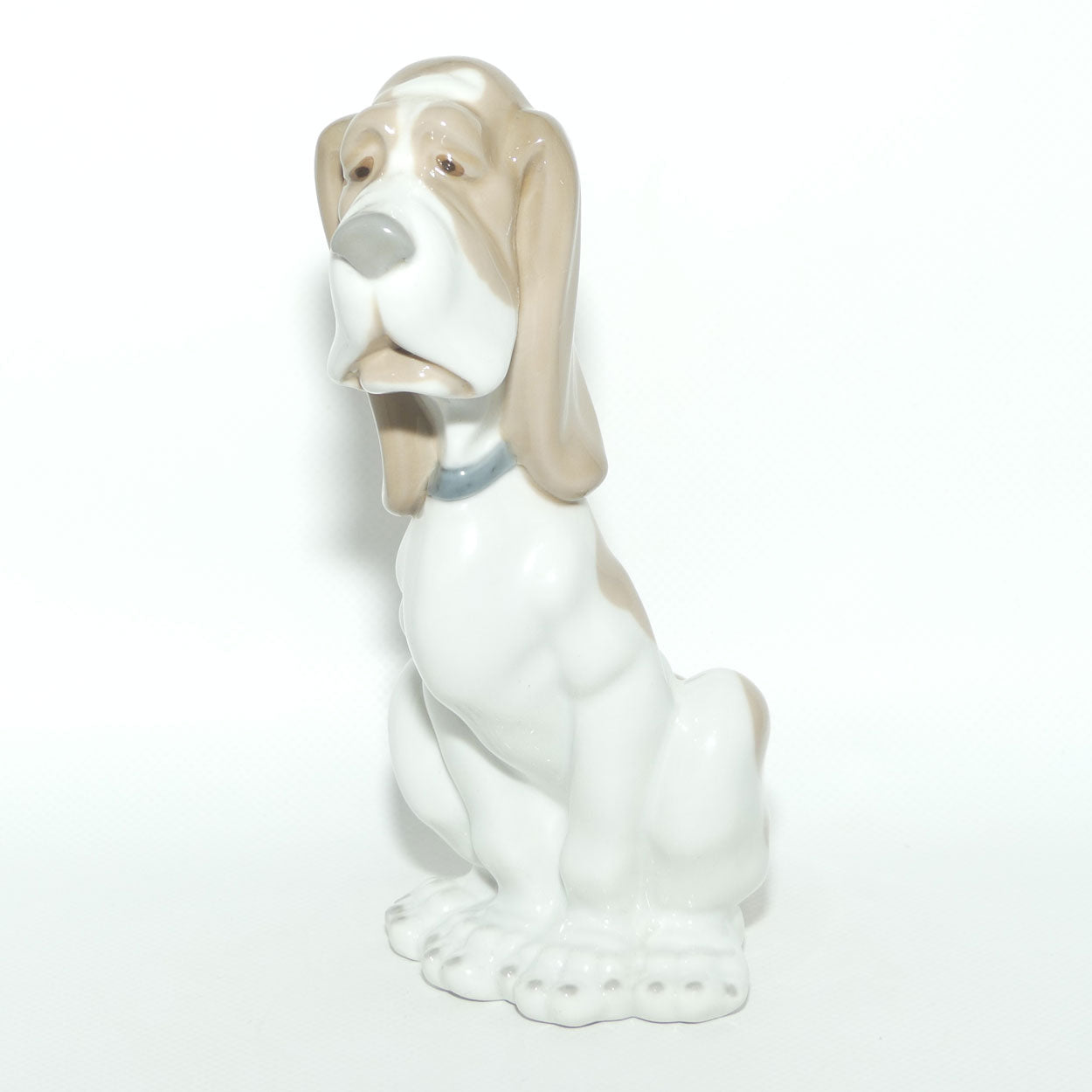 Nao by Lladro figure Sad Hound Dog | Basset Hound | #0375