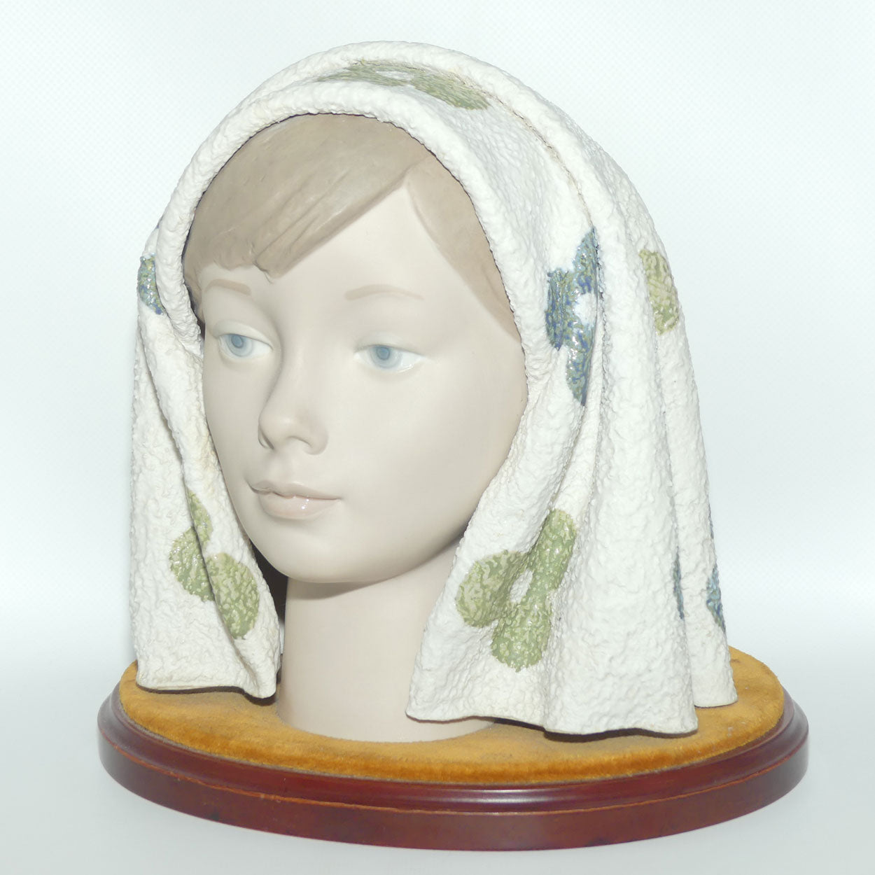 Lladro bust Girls Head fixed on wooden base | #1003
