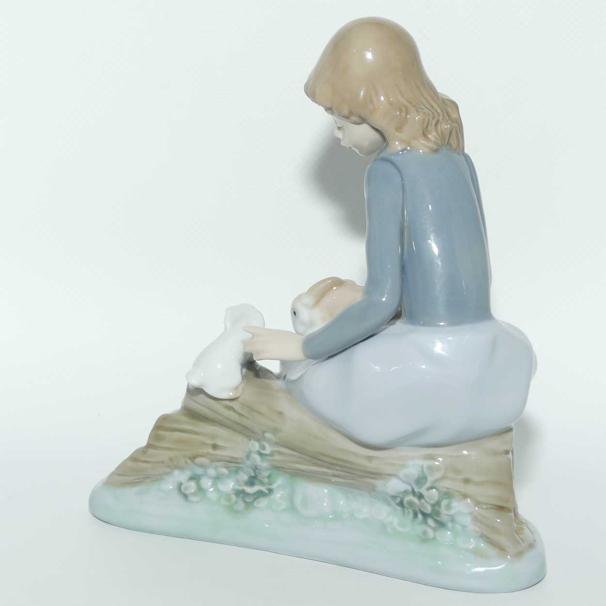 Nao by Lladro figure Young Girl with 3 Rabbits | 1026