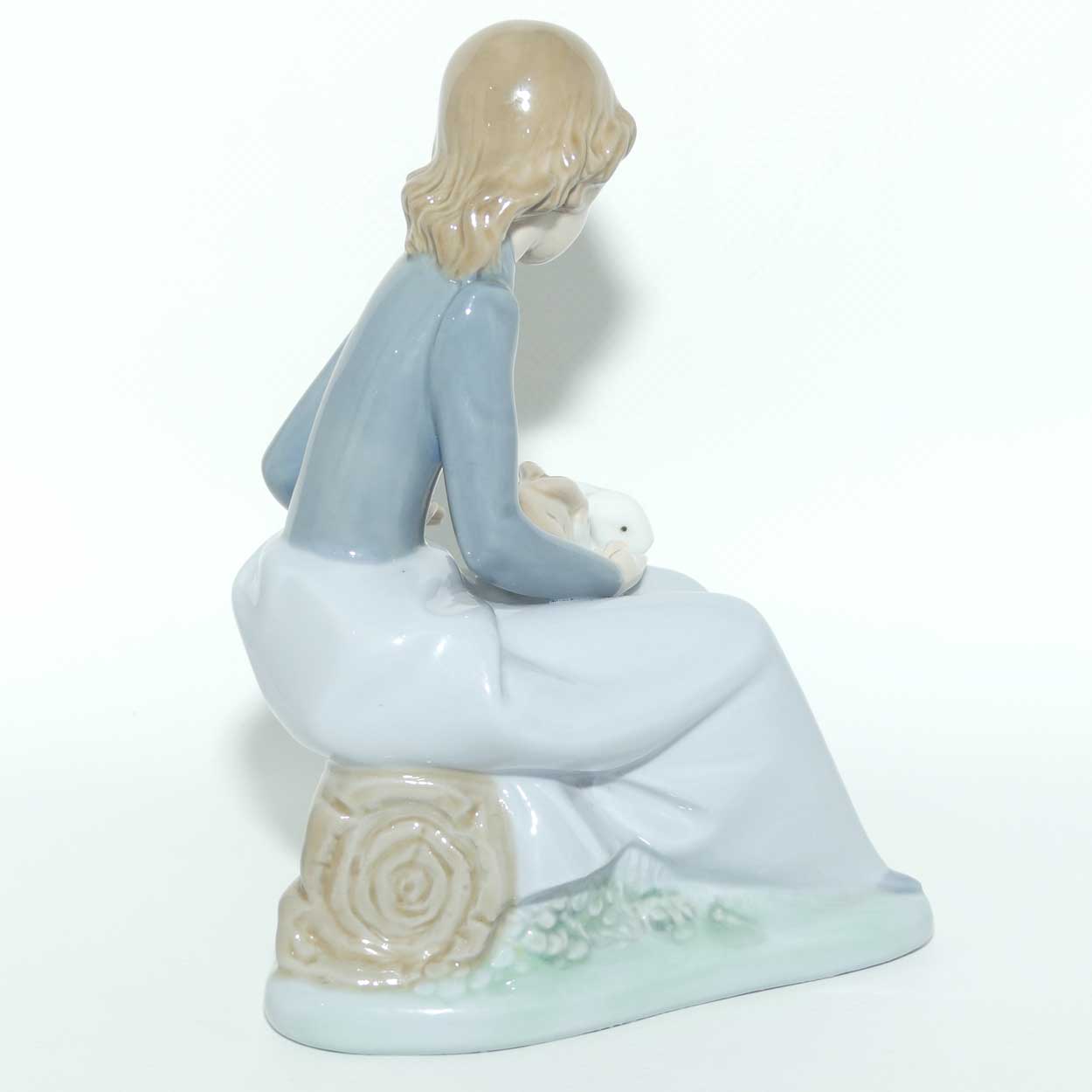 Nao by Lladro figure Young Girl with 3 Rabbits | 1026