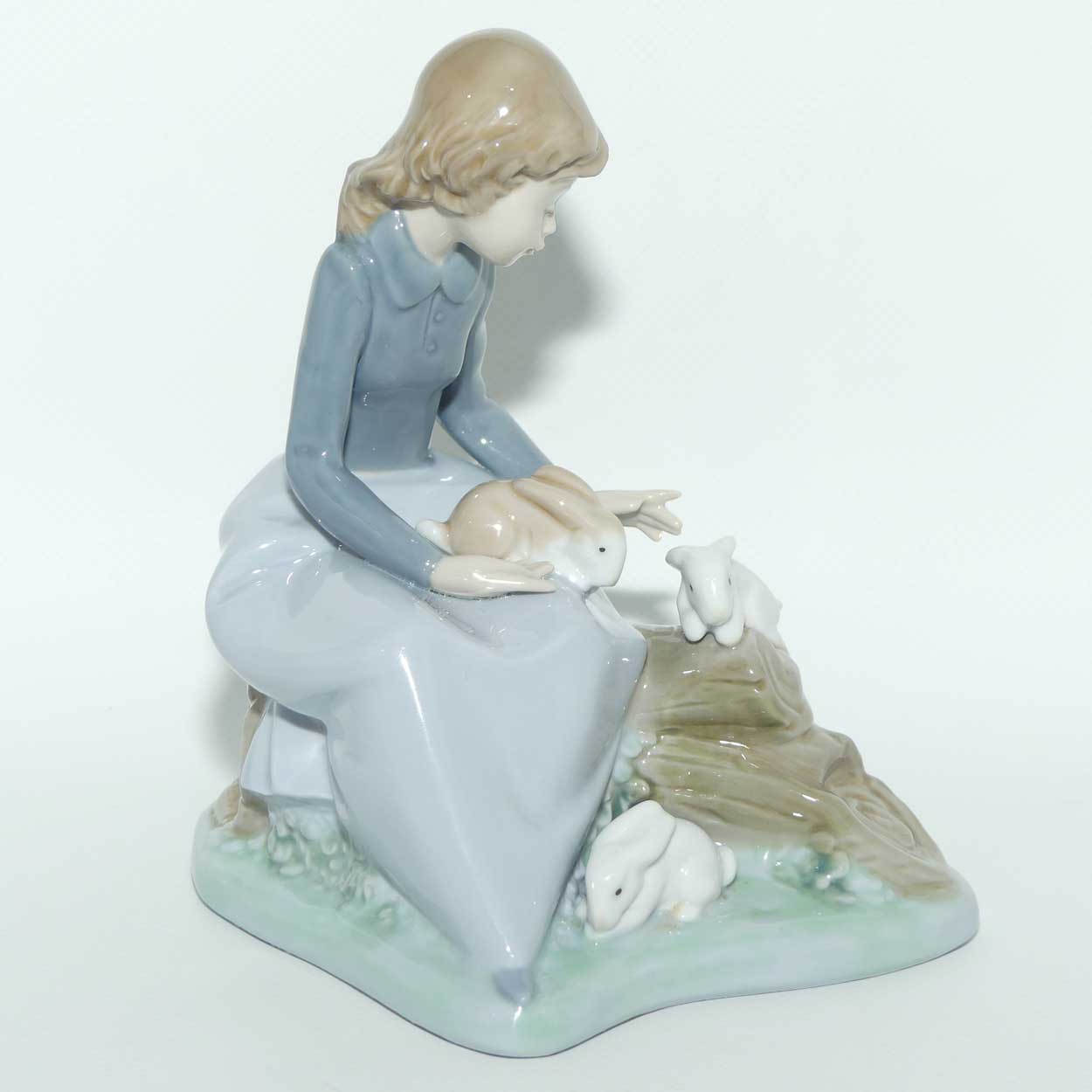 Nao by Lladro figure Young Girl with 3 Rabbits | 1026