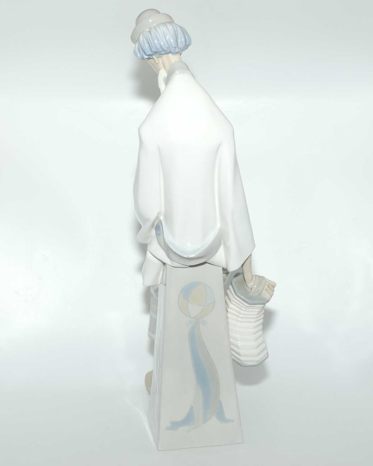 Lladro figure Clown with Concertina | Gloss | #1027