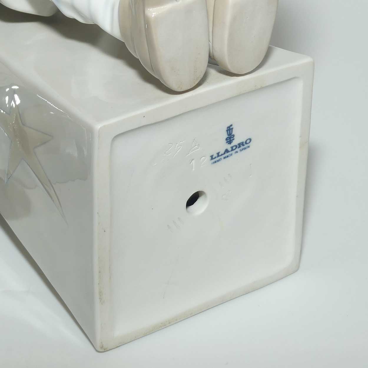 Lladro figure Clown with Concertina | Gloss | #1027