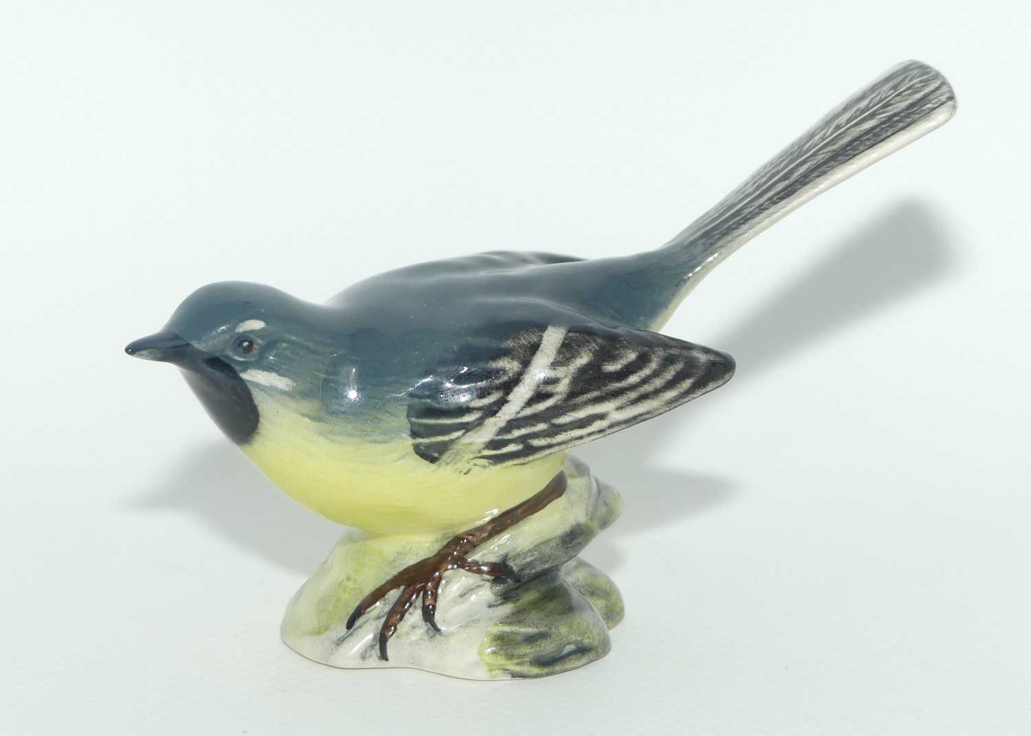 #1041B Beswick Grey Wagtail | Head Up | Gloss