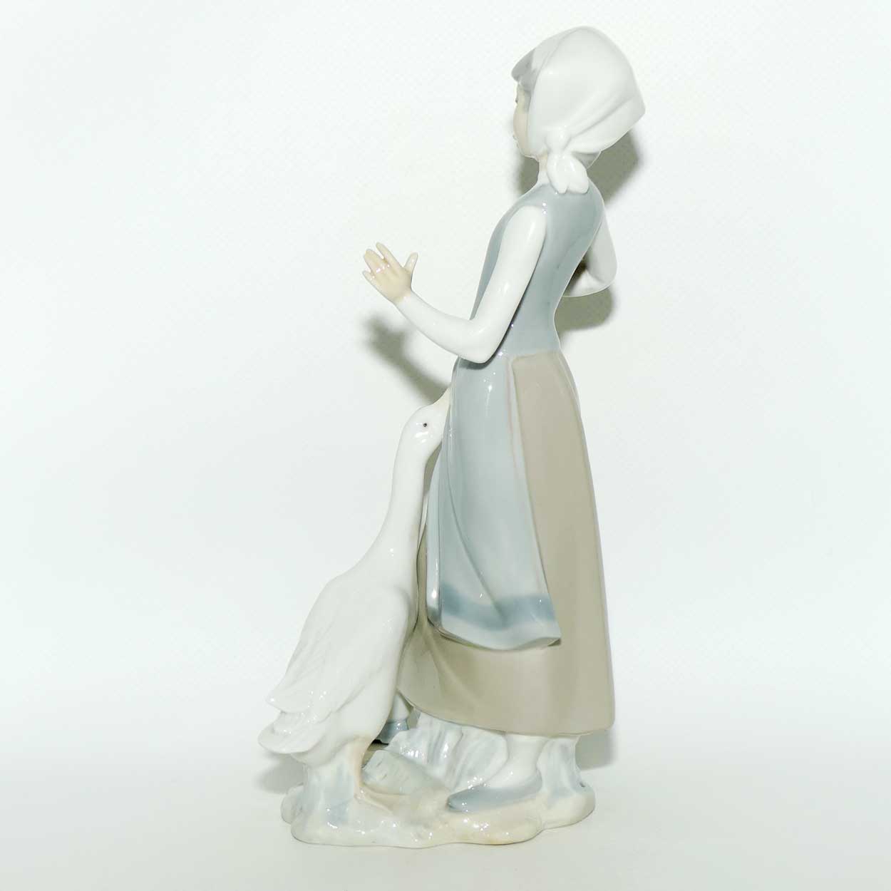 Lladro figure Girl with Duck #1052 | #2