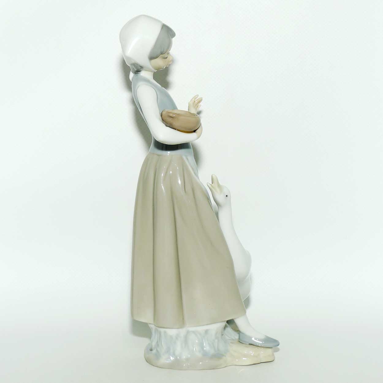 Lladro figure Girl with Duck #1052 | #2