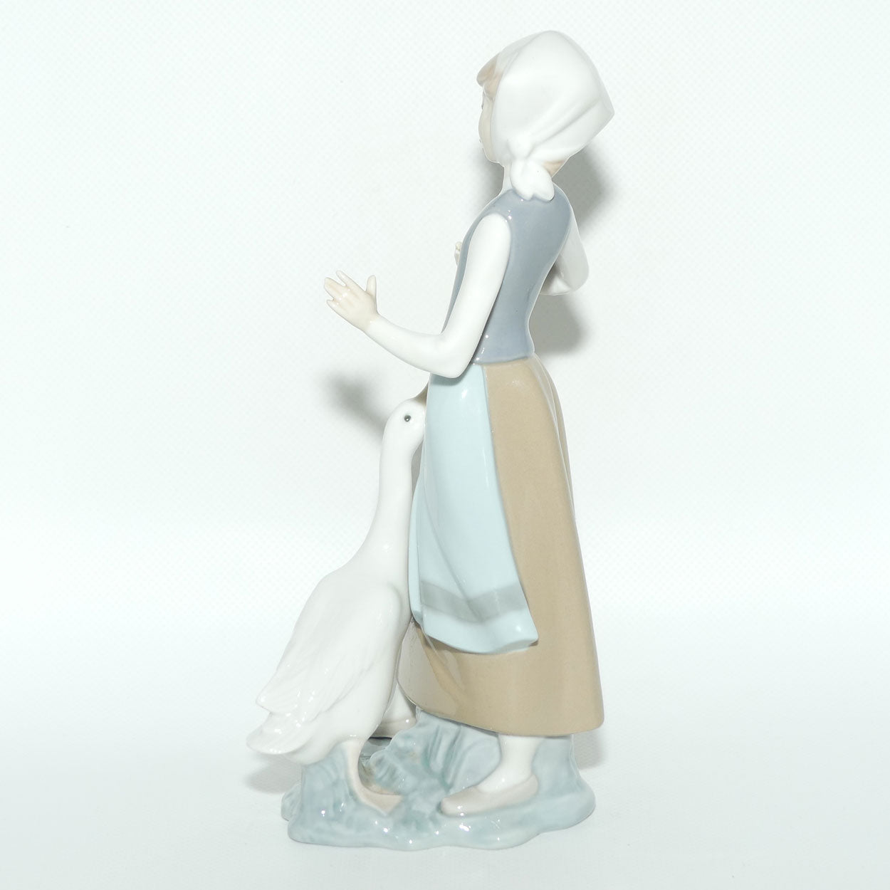 Lladro figure Girl with Duck #1052 | #3