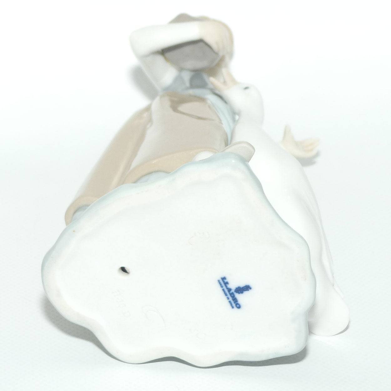Lladro figure Girl with Duck #1052 | #3