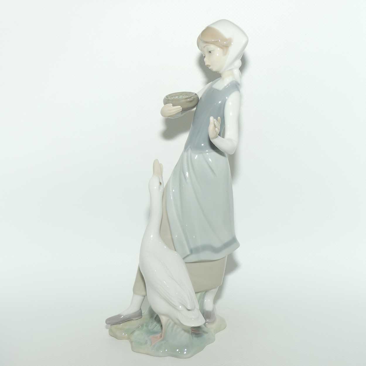 Lladro figure Girl with Duck | #1052 | with Box