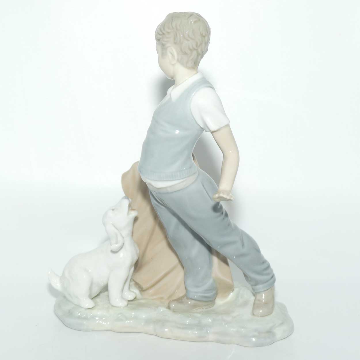Nao by Lladro figure Fighting the Dog #0161