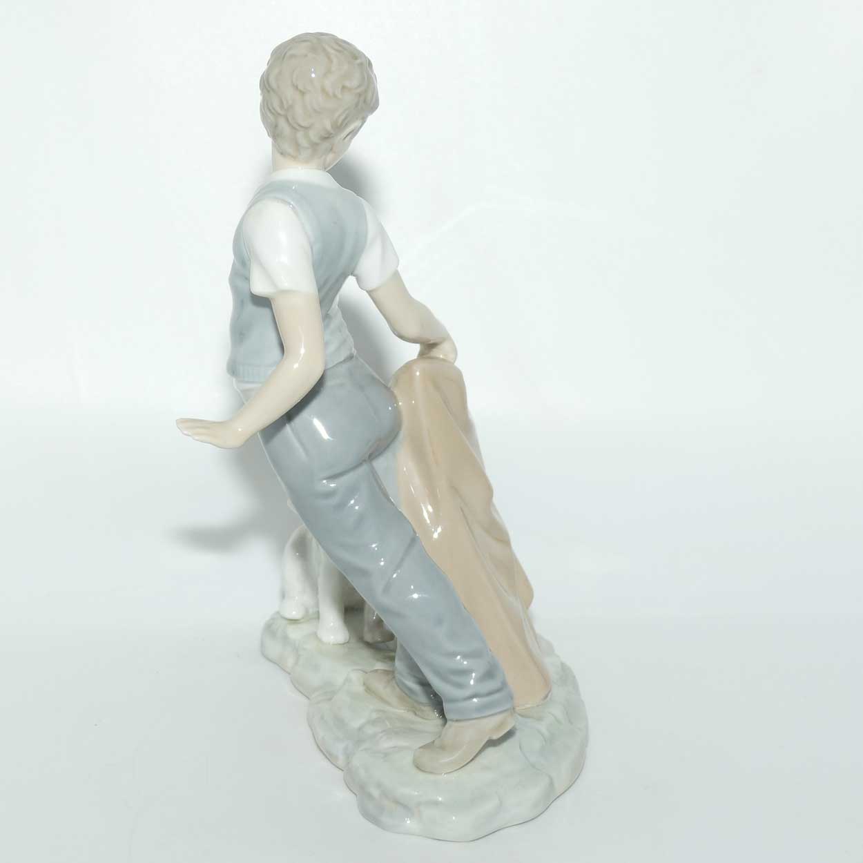 Nao by Lladro figure Fighting the Dog #0161