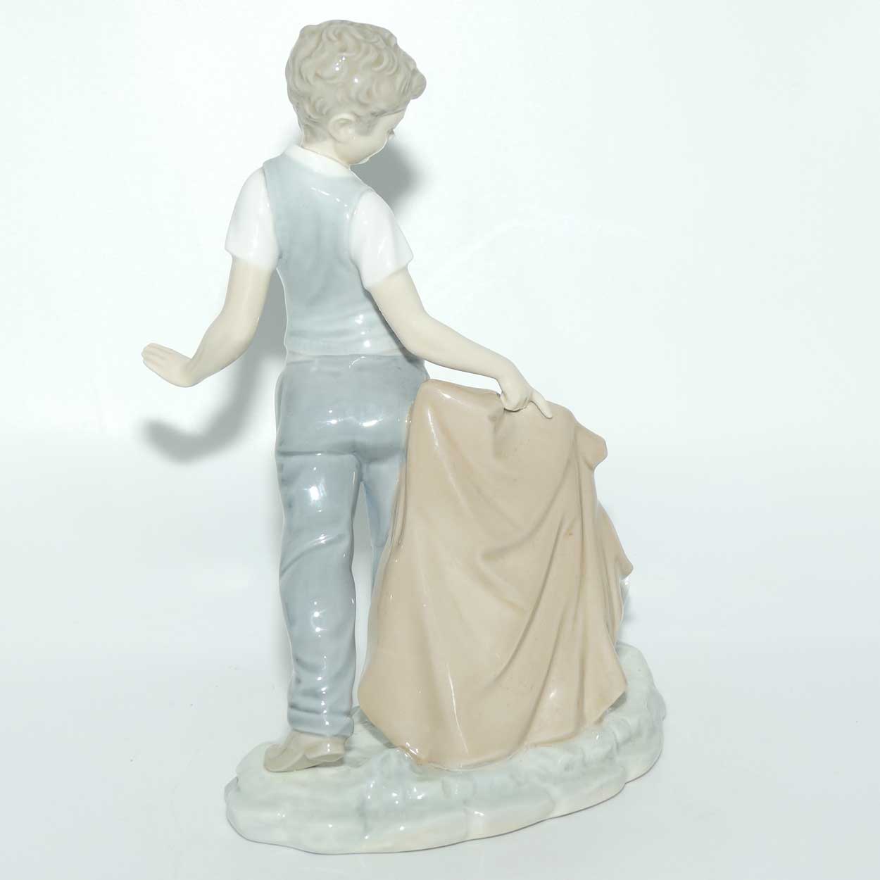 Nao by Lladro figure Fighting the Dog #0161