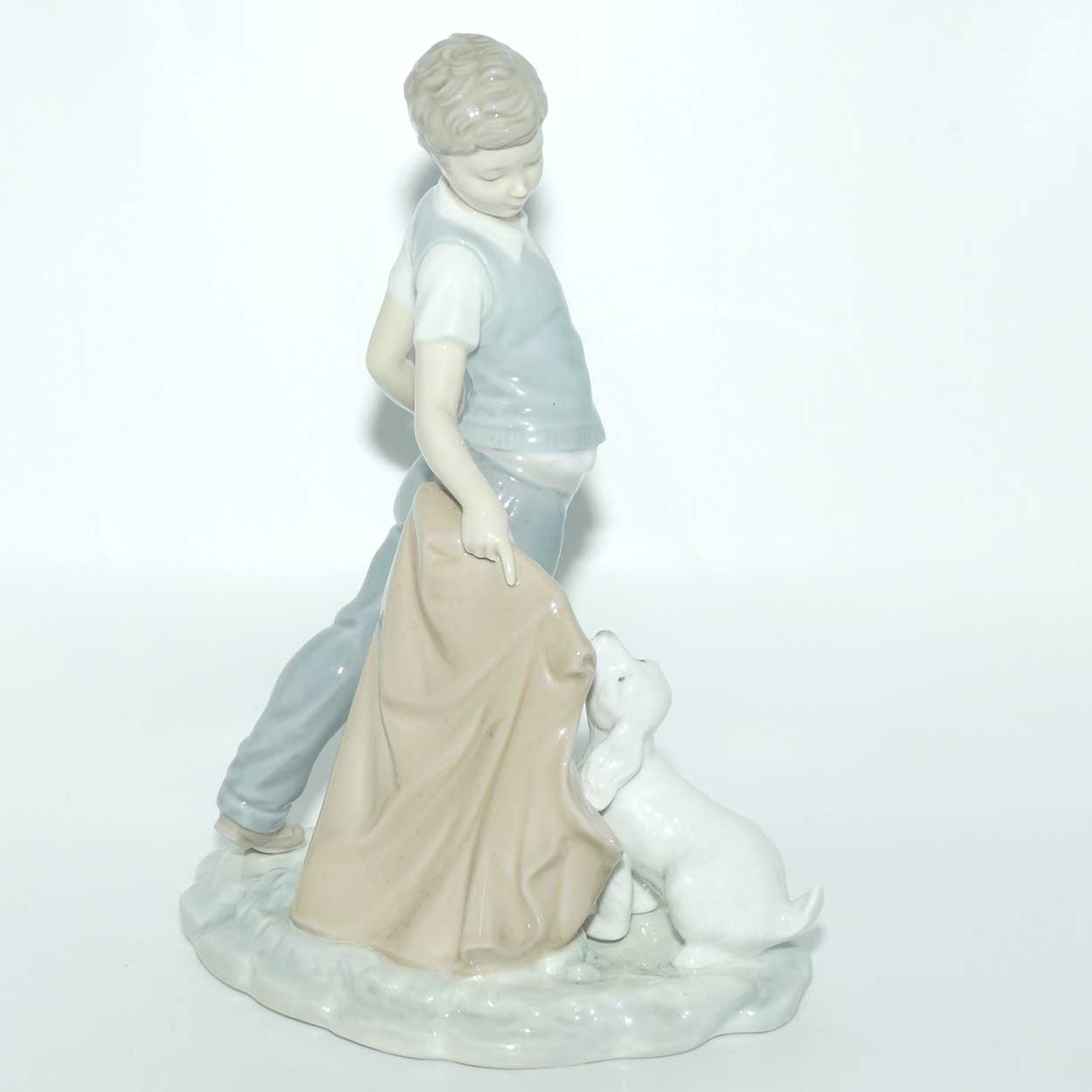 Nao by Lladro figure Fighting the Dog #0161