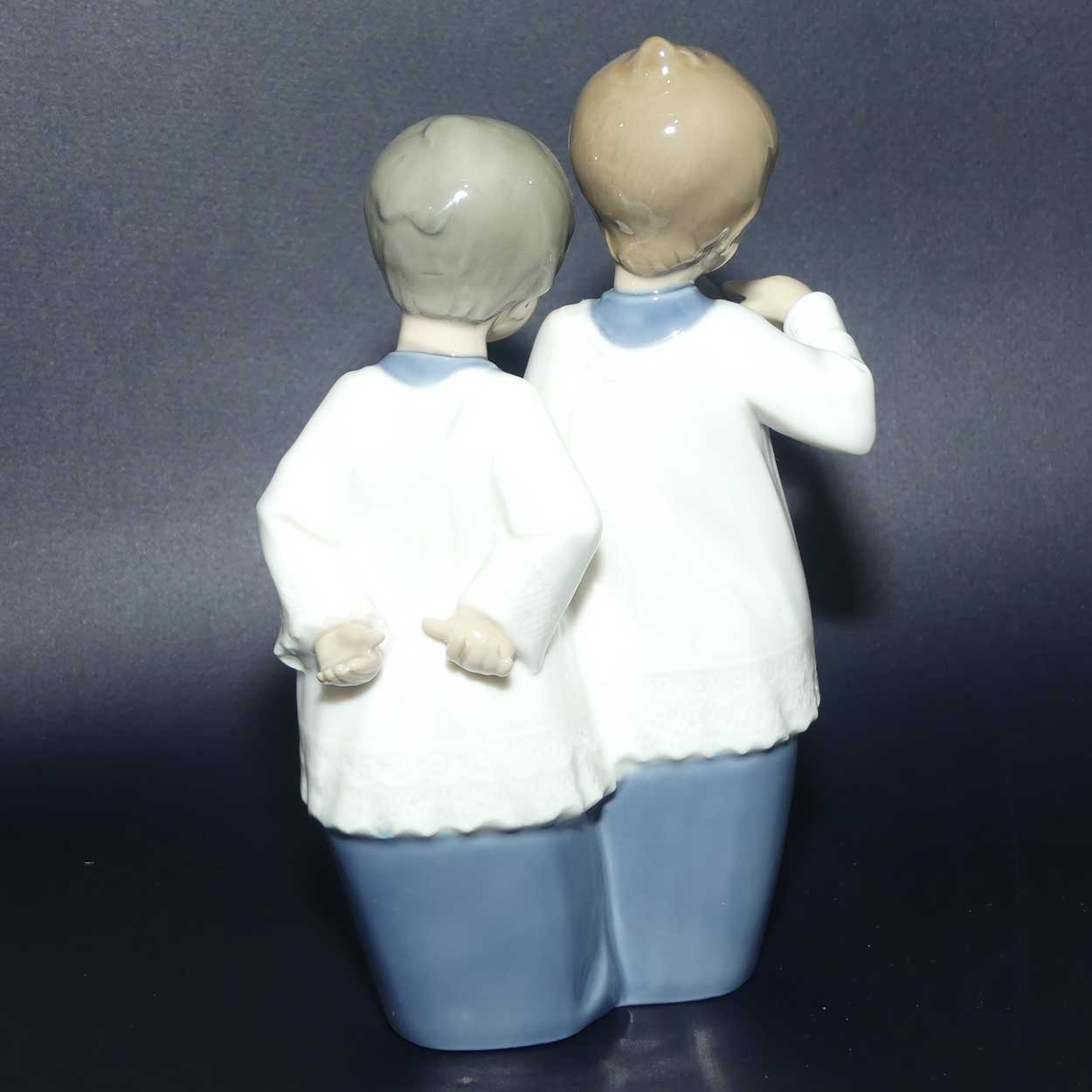 Nao by Lladro figure Choir Boys #1072