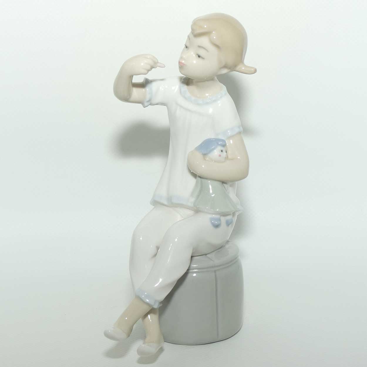 Lladro figure Girl with Doll | Putting on Lipstick #1083