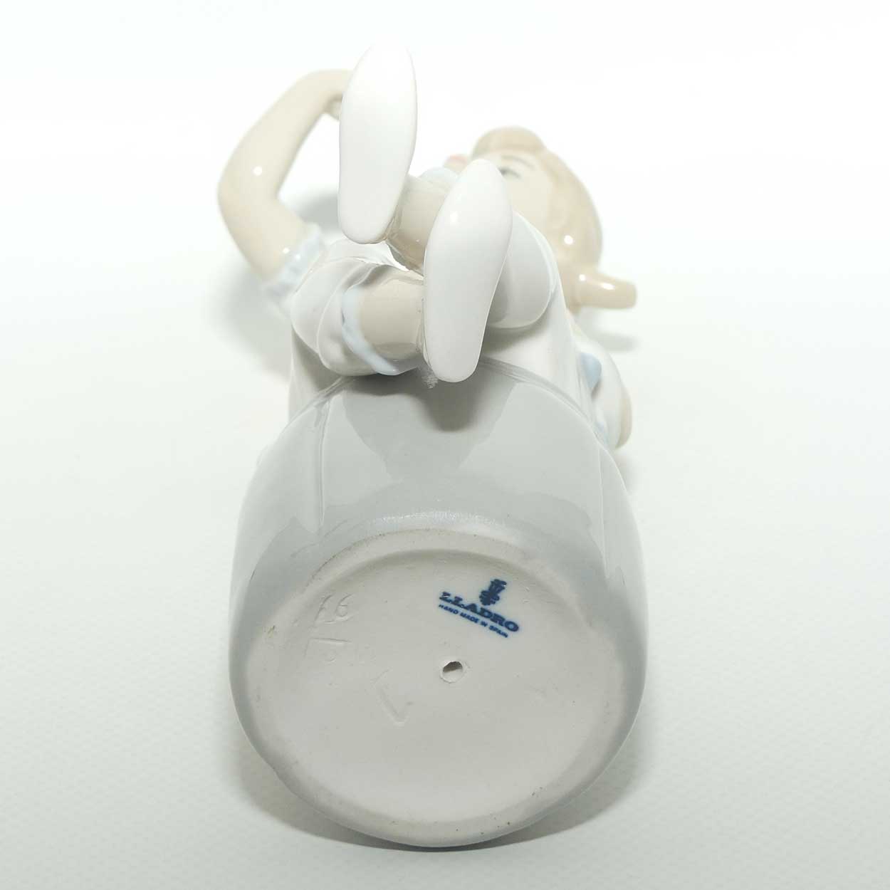 Lladro figure Girl with Doll | Putting on Lipstick #1083