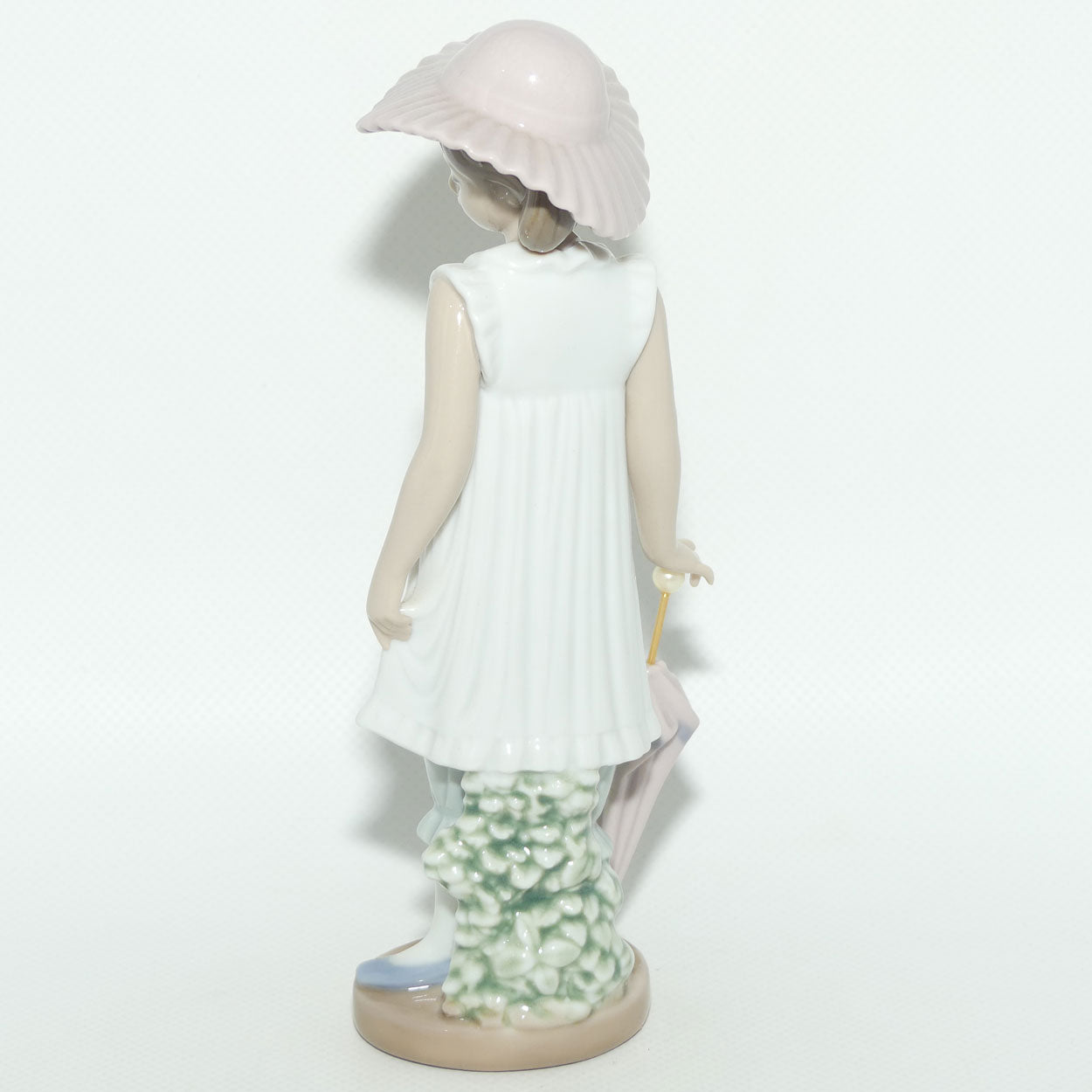 Nao by Lladro figure April Showers | #1126