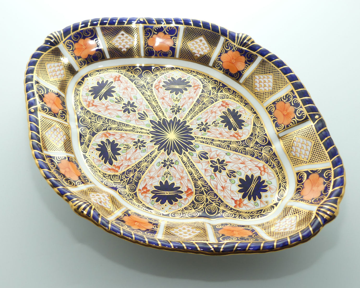 Royal Crown Derby Old Imari 1126 quatrefoil dish with rope twist border | c.1933