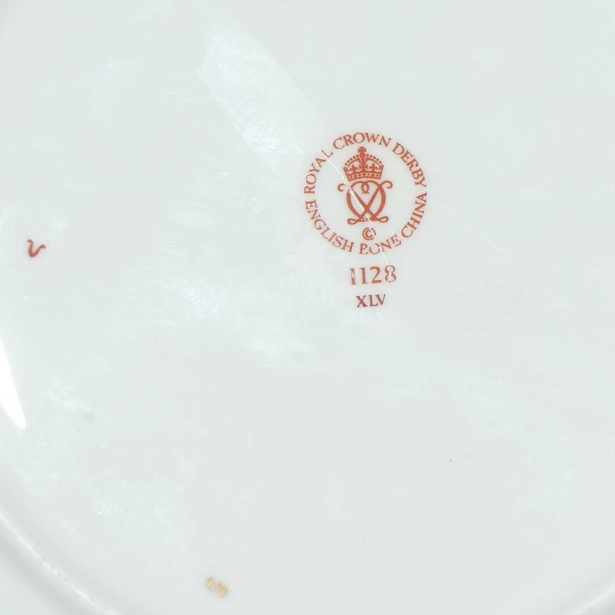 Royal Crown Derby Old Imari 1128 dinner plate | 26.5cm diam | c.1982 | 2nd