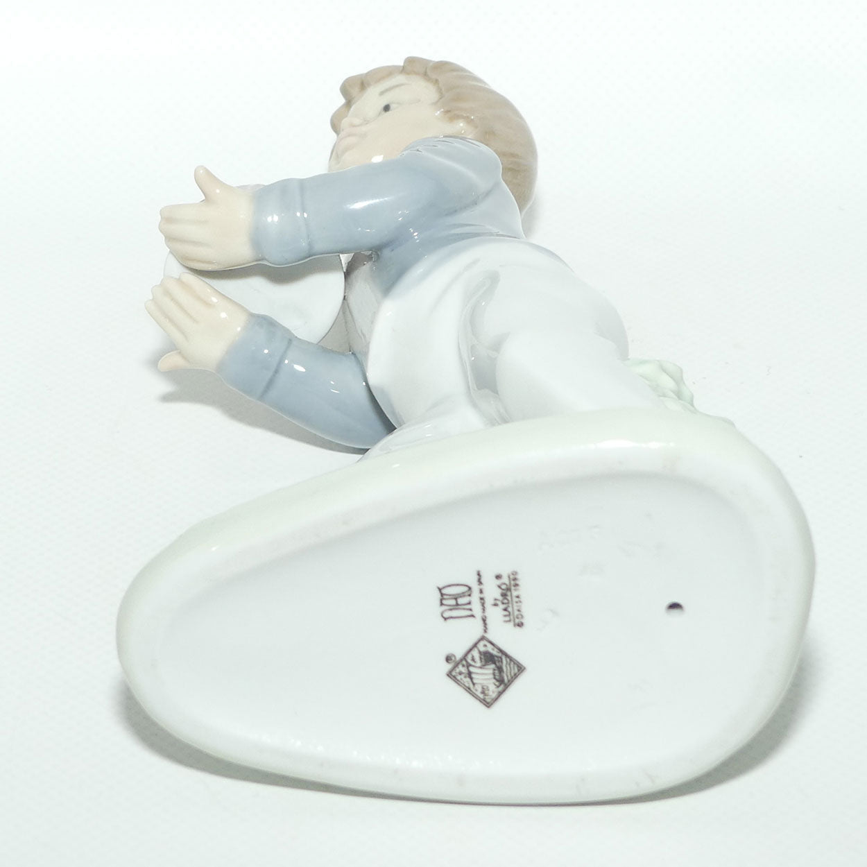 Nao by Lladro figure Birthday Surprise | Boy with Birthday Cake | #1131
