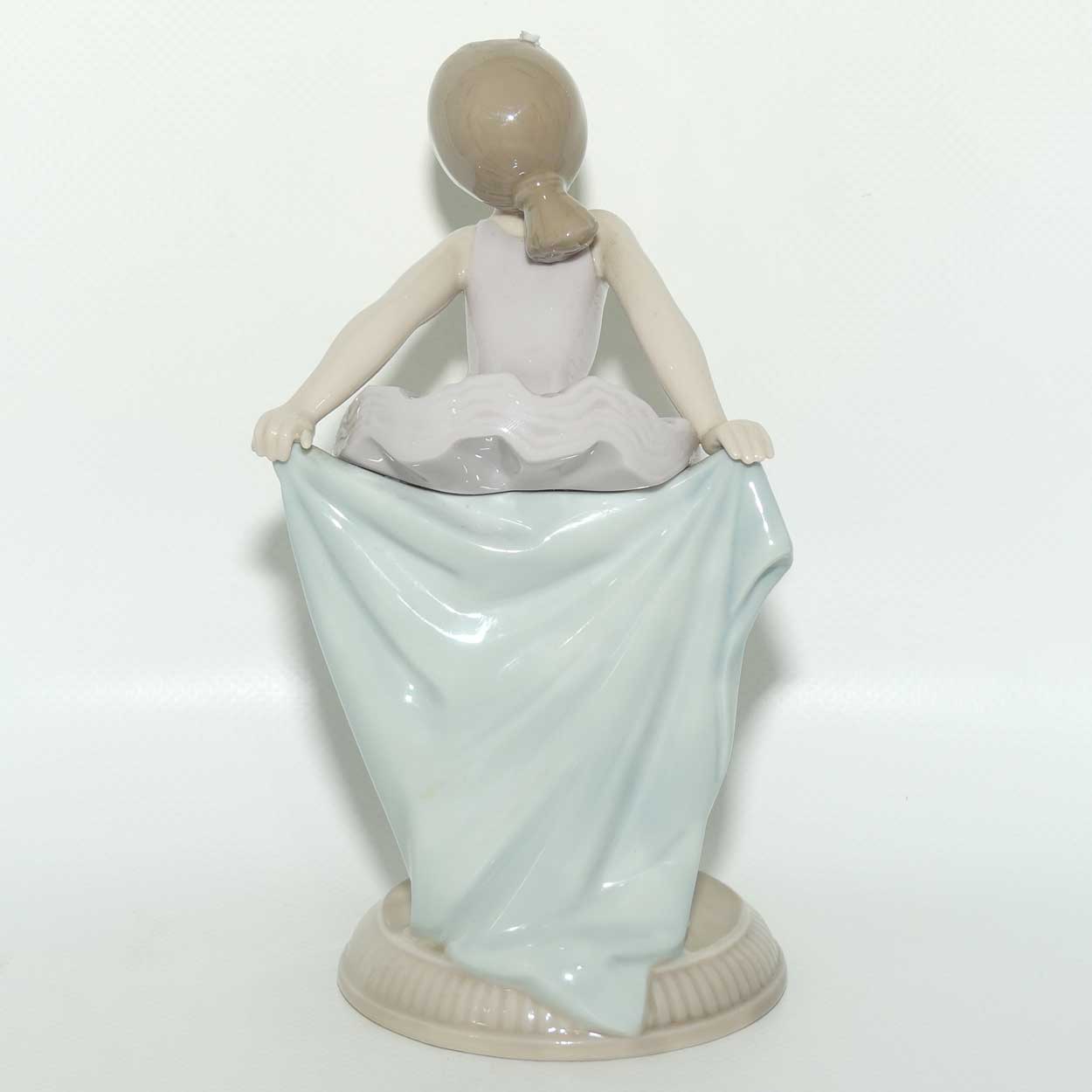 Nao by Lladro figure My Recital #1151