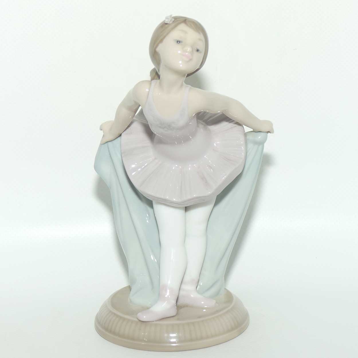 Nao by Lladro figure My Recital #1151