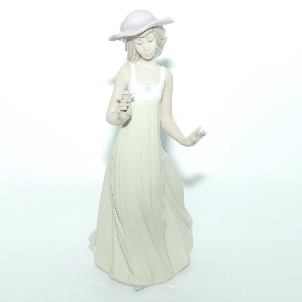 Nao by Lladro figure Gentle Breeze #1158