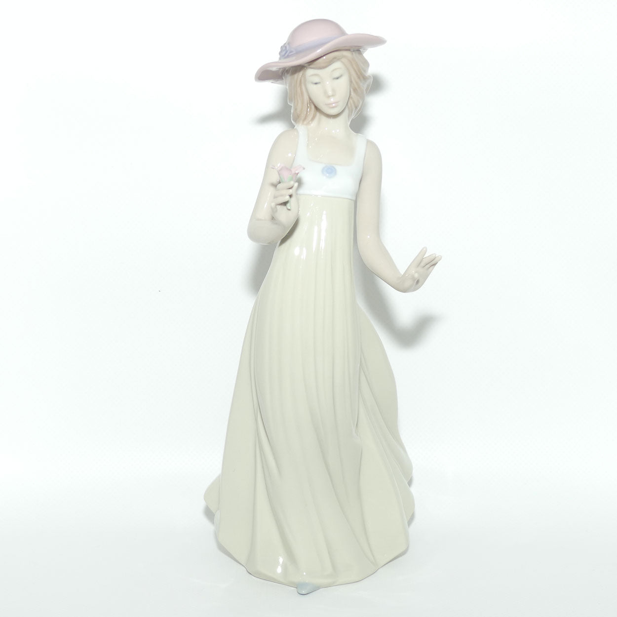Nao by Lladro figure Gentle Breeze | #1158 | boxed