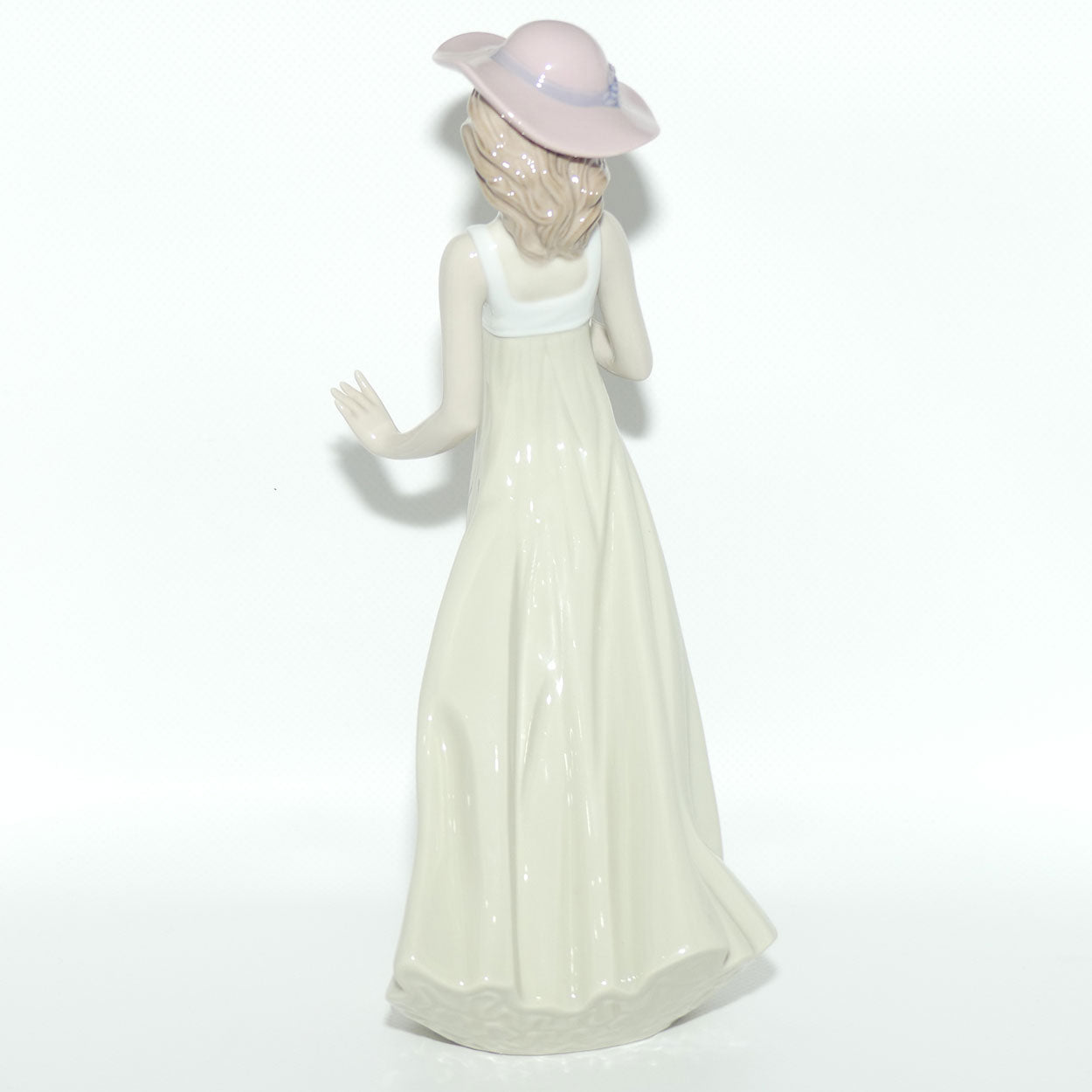 Nao by Lladro figure Gentle Breeze | #1158 | boxed