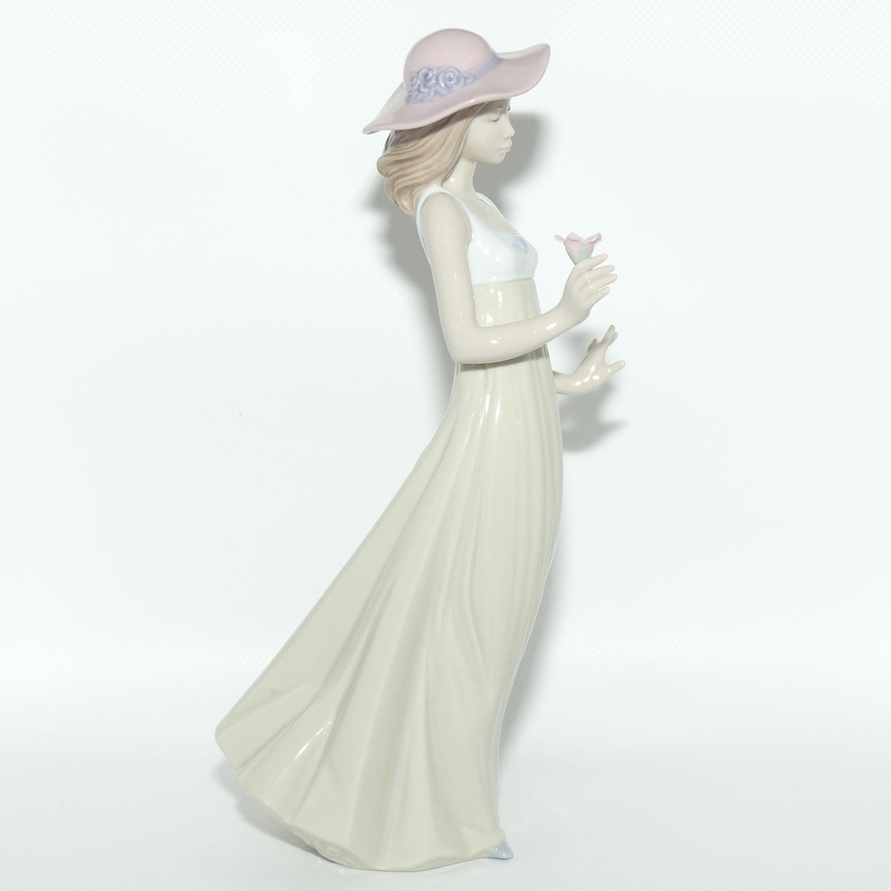 Nao by Lladro figure Gentle Breeze | #1158 | boxed