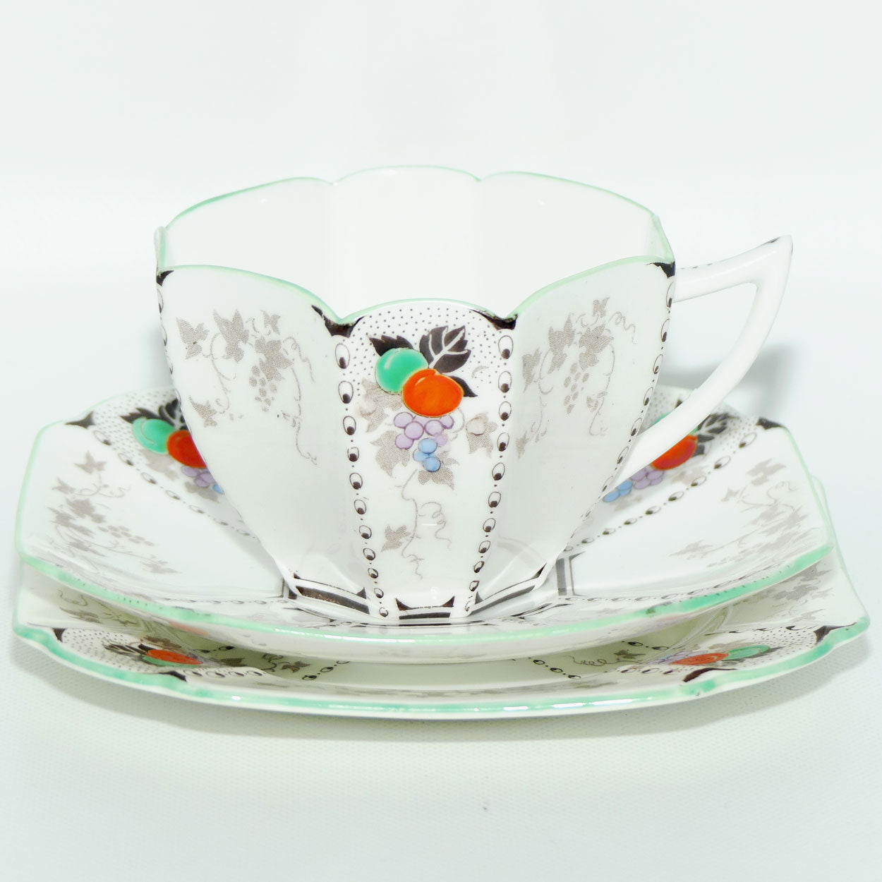 11730_peaches_grapes_1a