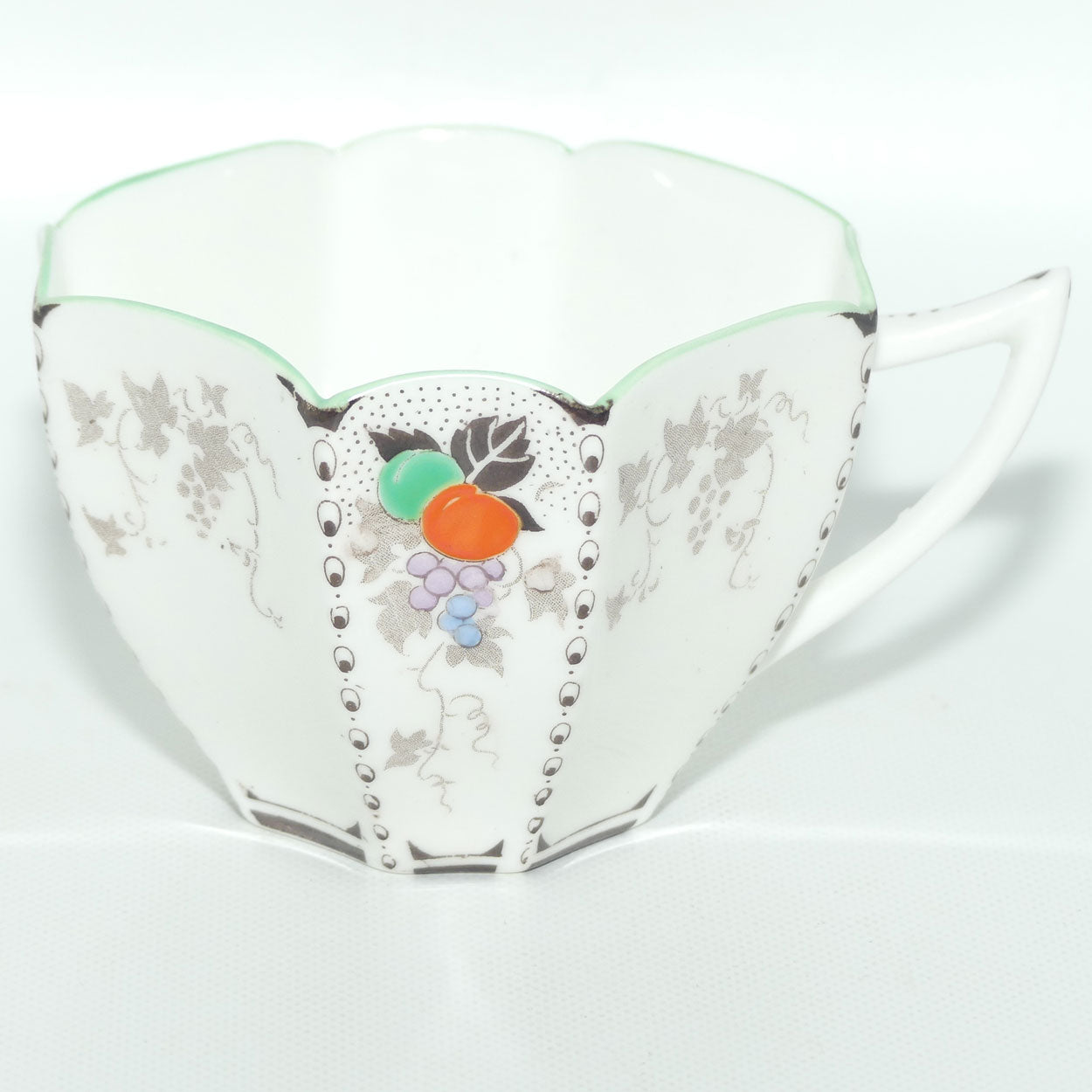 11730_peaches_grapes_1a