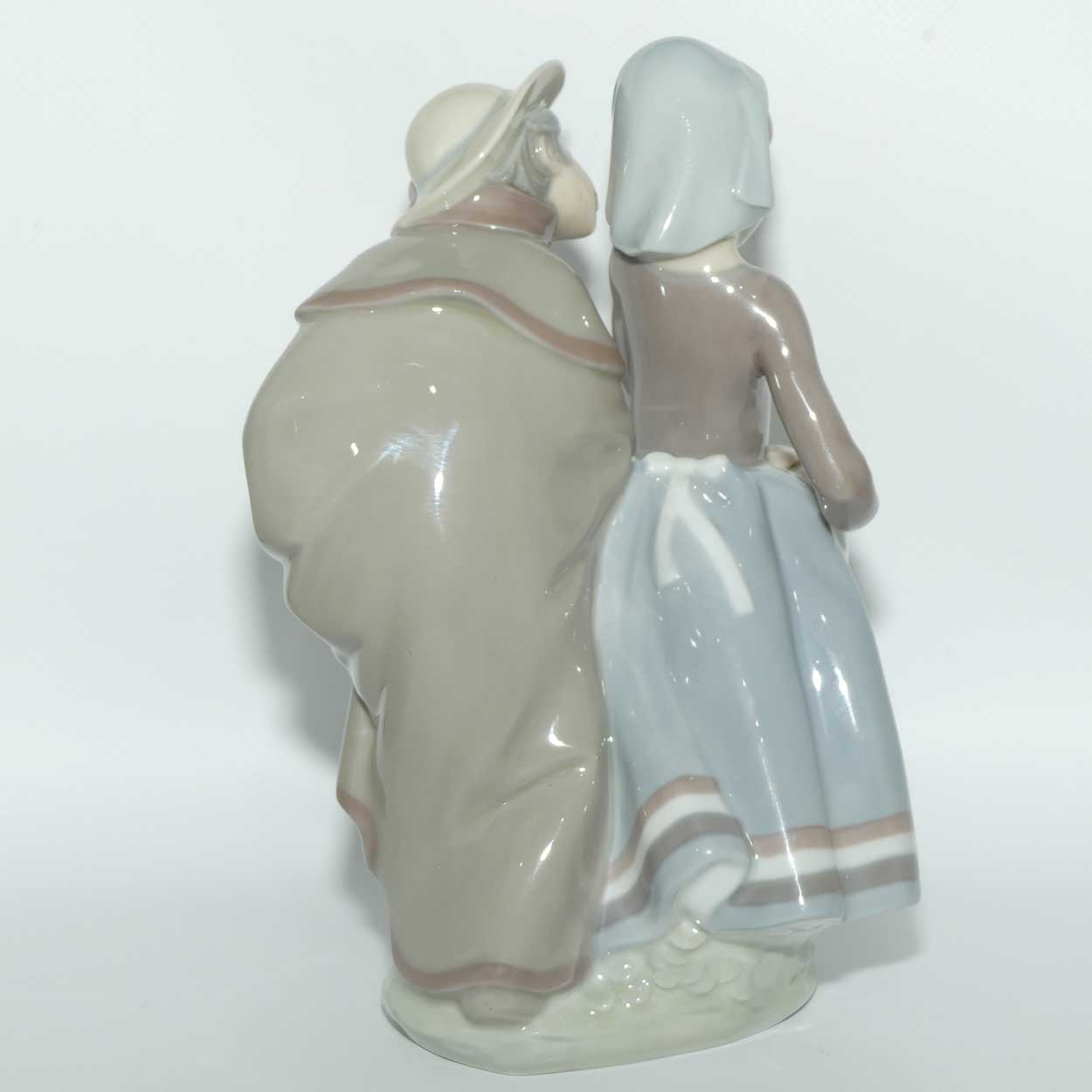Lladro figure Little Couple Kissing | Gloss | #1188